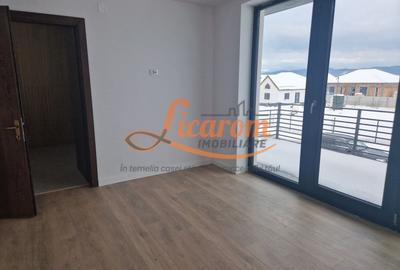 Casă individuală cu 4 camere cu Canalizare în Cristian - 9