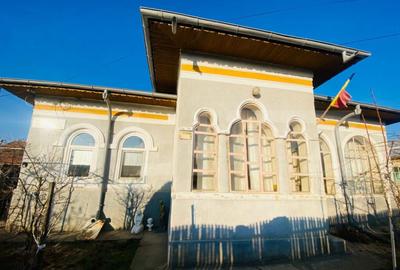 Casă cu 4 camere cu Teren 2753 Mp în Central