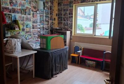 Casă cu 7 camere cu Teren 300 Mp în Tineretului - 3