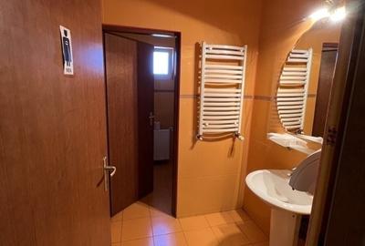 Caransebes  - Spatiu comercial - pretabil birouri/showroom - 10 locuri parca - 15