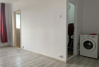 Garsonieră decomandată în Sud