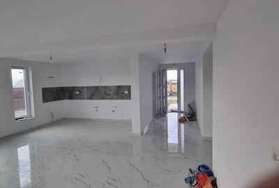 Casă cu 4 camere cu Teren 500 Mp în Livada de Bihor - 9