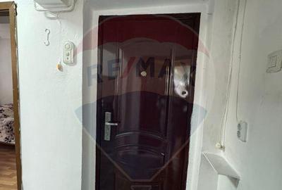 Apartament cu 3 camere semidecomandat, mobilat în Central - 1