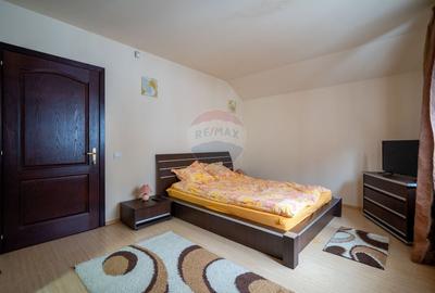 Casă cu 6 camere cu Teren 350 Mp în Vlădeț - Trei Brazi - 9