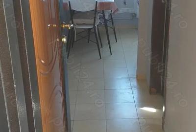 Inchiriez apartament cu o camera in Gradi?te, langa pod.
