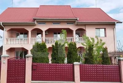 Casă cu 9 camere cu Teren 500 Mp în Central - 11