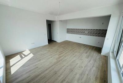 Apartament cu 3 camere decomandat în Titan
