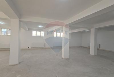 Spațiu comercial, de 535.36999511719 mp, în Central - 18