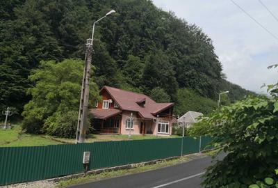 Casă cu 4 camere în Central - 1