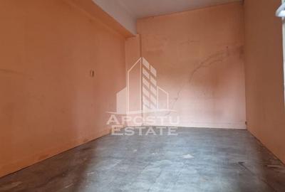 Casa familiala cu spatiu comercial si garaj P+1E+M 720 Mp - 44
