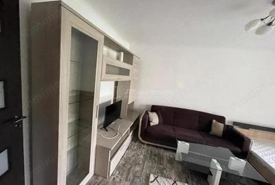 Garsoniera ,CT, mobilata, utilata, etaj 2- 1 Mai - 3