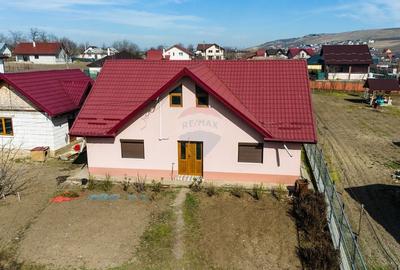 Casa de Vanzare, 3 Camere, 1577mp Teren la E58 - Letcani, Iasi - 2