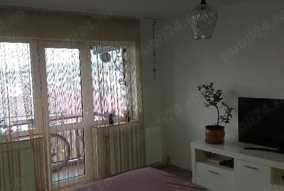 Apartament cu 2 camere decomandat în Micro 4 - 3