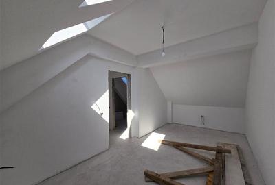 Duplex cu 5 camere cu Canalizare în Bucureștii Noi - 32