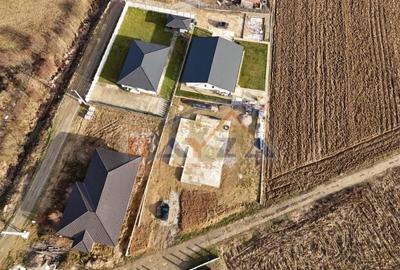 Teren de 1000 mp, în Coltău