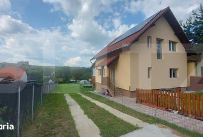 Casă cu 4 camere cu Teren 500 Mp în Central - 1