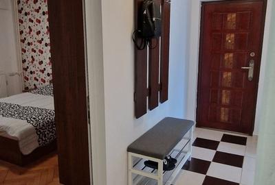 Proprietar,ofer spre inchiriere ap 3 camere-decomandat zona piata 700 - 4