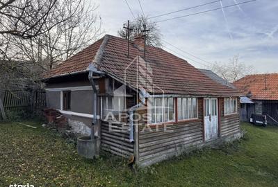 Casă cu 4 camere cu Teren 2231 Mp în Cerbăl - 1