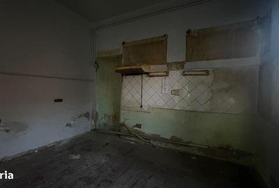 Casă cu 4 camere cu Canalizare în Ultracentral - 1