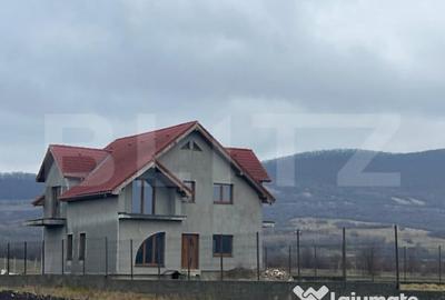 Casă cu 5 camere cu Teren 2900 Mp în Central - 9