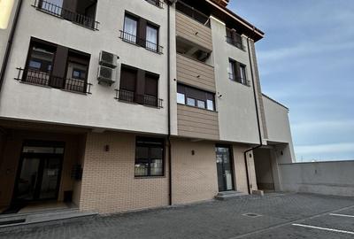 Apartament cu 3 camere semidecomandat, mobilat în Alfa - 12