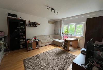 Apartament cu 3 camere decomandat în Nerva Traian