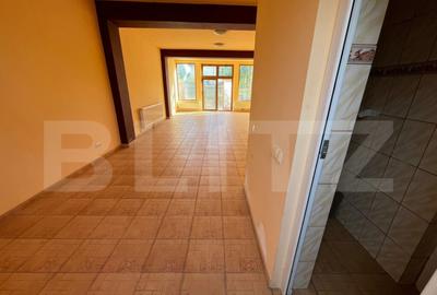 Spa?iu de inchiriat, 55 mp utili, zona Micro 4 - 10