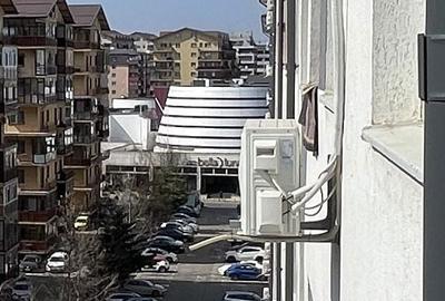 Garsonieră decomandată în Roșu