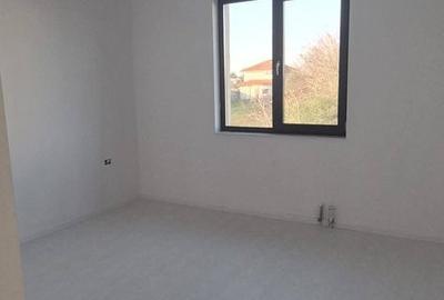 Casă cu 5 camere cu Teren 519 Mp în Km 5 - 6
