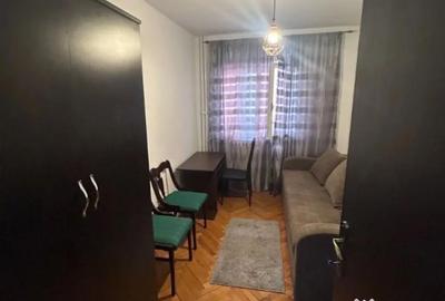 Apartament cu 3 camere decomandat în Arcu