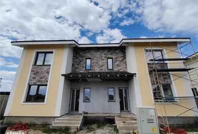 Casă cu 4 camere decomandat în Central