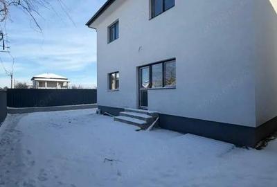 Casă cu 5 camere cu Teren 255 Mp în Central