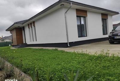 Casă cu 4 camere cu Teren 95 Mp în Unirea - 3