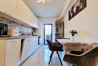 Apartament cu 3 camere semidecomandat, mobilat în Bună Ziua