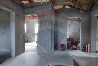 Casă individuală cu 5 camere cu Teren 966 Mp în Central - 8