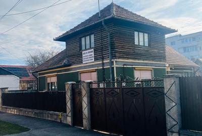 Casă cu 4 camere în Central - 2