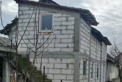 Casă cu 8 camere cu Teren 650 Mp în Central - 4
