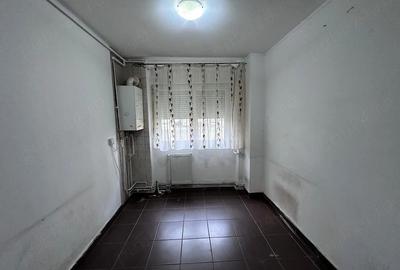 Apartament cu 3 camere decomandat în Progresul - 4