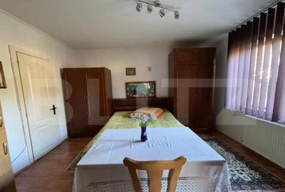 Casă cu 6 camere cu Teren 1200 Mp în Șoimuș - 1