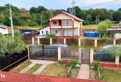 Casă cu 4 camere în Coslegi