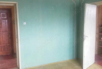 Vand apartament 2 camere Brad - 2