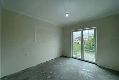 Casă cu 5 camere cu Teren 260 Mp în Moșnița Nouă