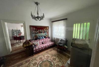 Casă cu 4 camere cu Teren 3300 Mp în 14 Mai - 26