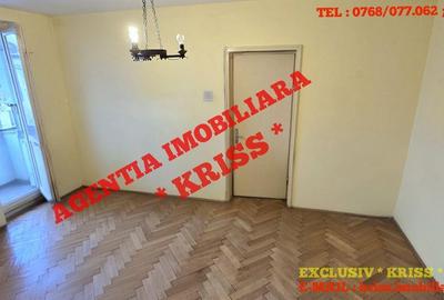 Apartament cu 3 camere semidecomandat în Craiovei - 3