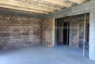 Casă cu 3 camere cu Garaj în Cristian - 1