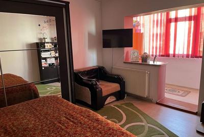 Apartament cu 3 camere decomandat în Micro 2 - 8