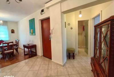 Apartament cu 4 camere decomandat, mobilat în Girocului