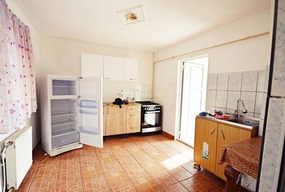 Dancu - la strada, locuinta pe parter, 1000mp teren, pretabila locuit / birouri - 3