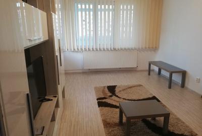Apartament cu 2 camere decomandat în Titan