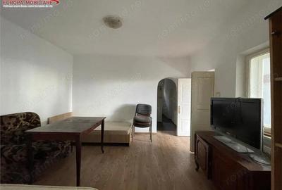 Casă cu 3 camere cu Canalizare în Central - 10